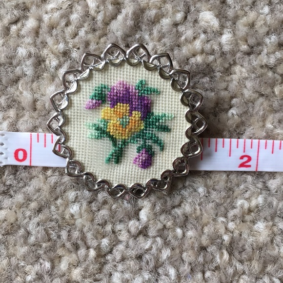 3/$10 Flower brooch pin needle point flower silver - Picture 9 of 13